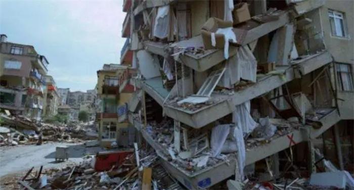 地震已致32人遇难 仍有2人失联 地震对海东造成什么影响 第3张