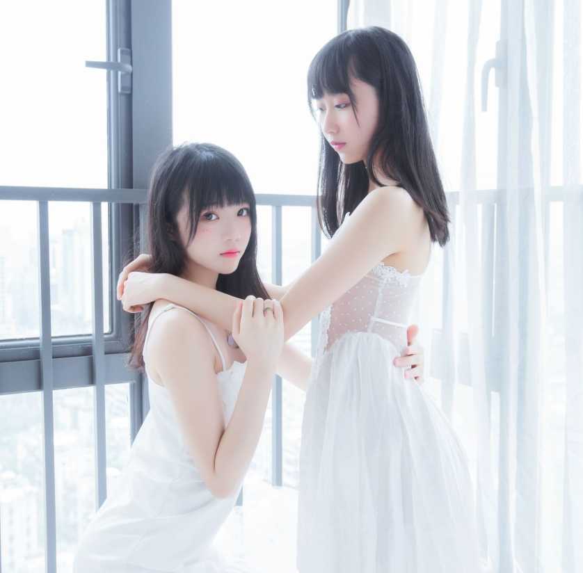 木绵绵OwO与樱桃喵《朝(白裙×白裙)》写真赏析：双倍纯白暴击，这波清晨福利绝了 第3张