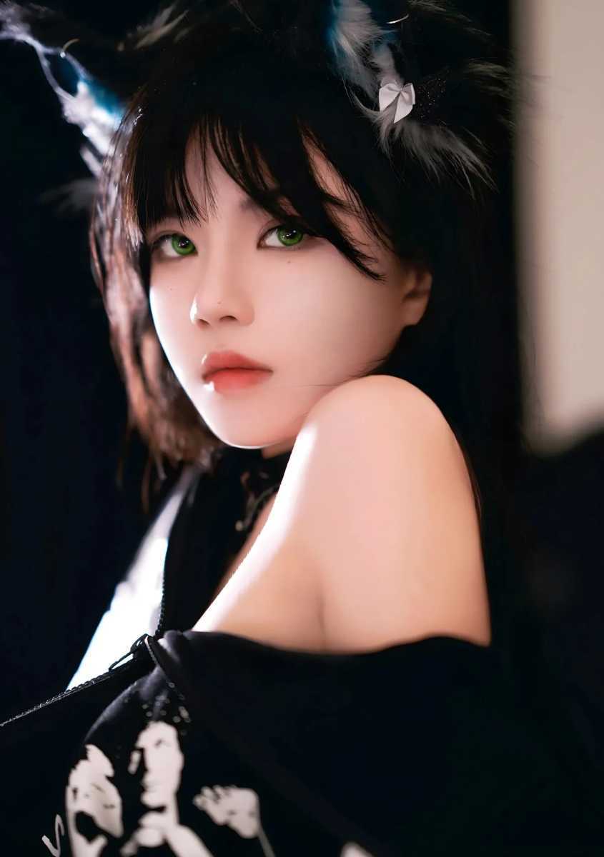 这种缅因猫谁顶得住？桜桃喵新作《缅因猫猫》赏析：这眼神真的有毒！ 第2张